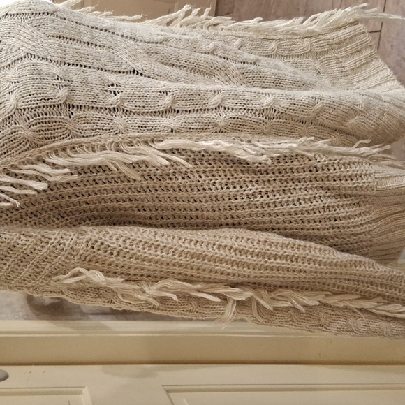 "FCY WITH LOVE" SZ. 2x, 100%acrylic, off-white, cable-knit, fringed sweater. - Picture 9 of 16